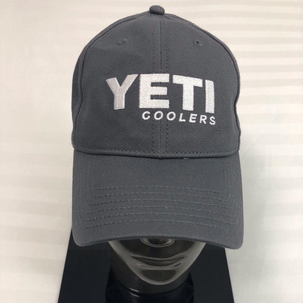 Yeti full panel cap with Yeti logo. New w/no tags